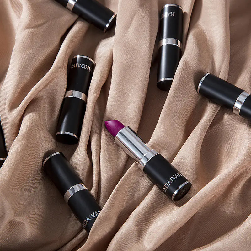 Gloss Mat Velouté en Nuances de Rouge Brun et Pourpre