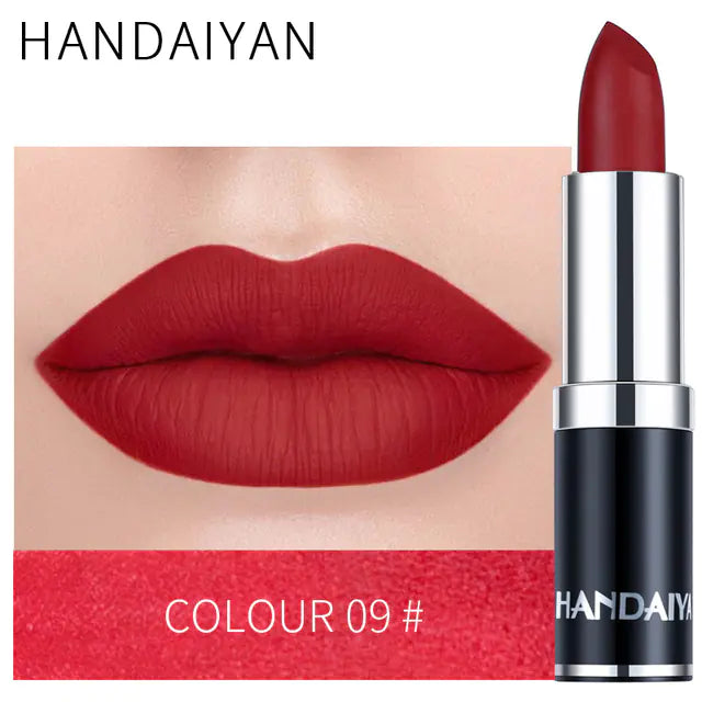 Gloss Mat Velouté en Nuances de Rouge Brun et Pourpre